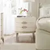 طاولة جانبية بثلاث ادراج