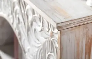 ديكور مدفأة منقوش