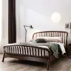 سرير بتصميم كلاسيكي